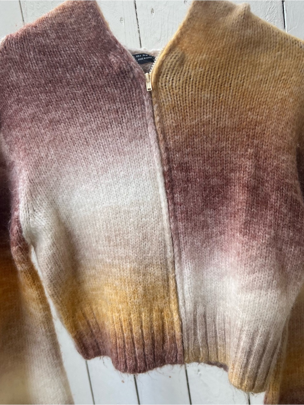 SHEIN Ombre Zip-Up Cropped Knit Cardigan in Pink, Cream & Gold